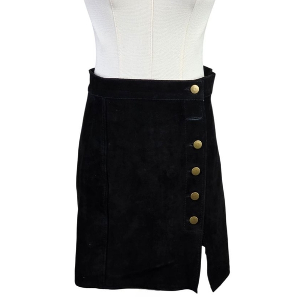 Understated Leather Black Suede Mini Skirt Brass Button M Western Boho - Picture 1 of 8
